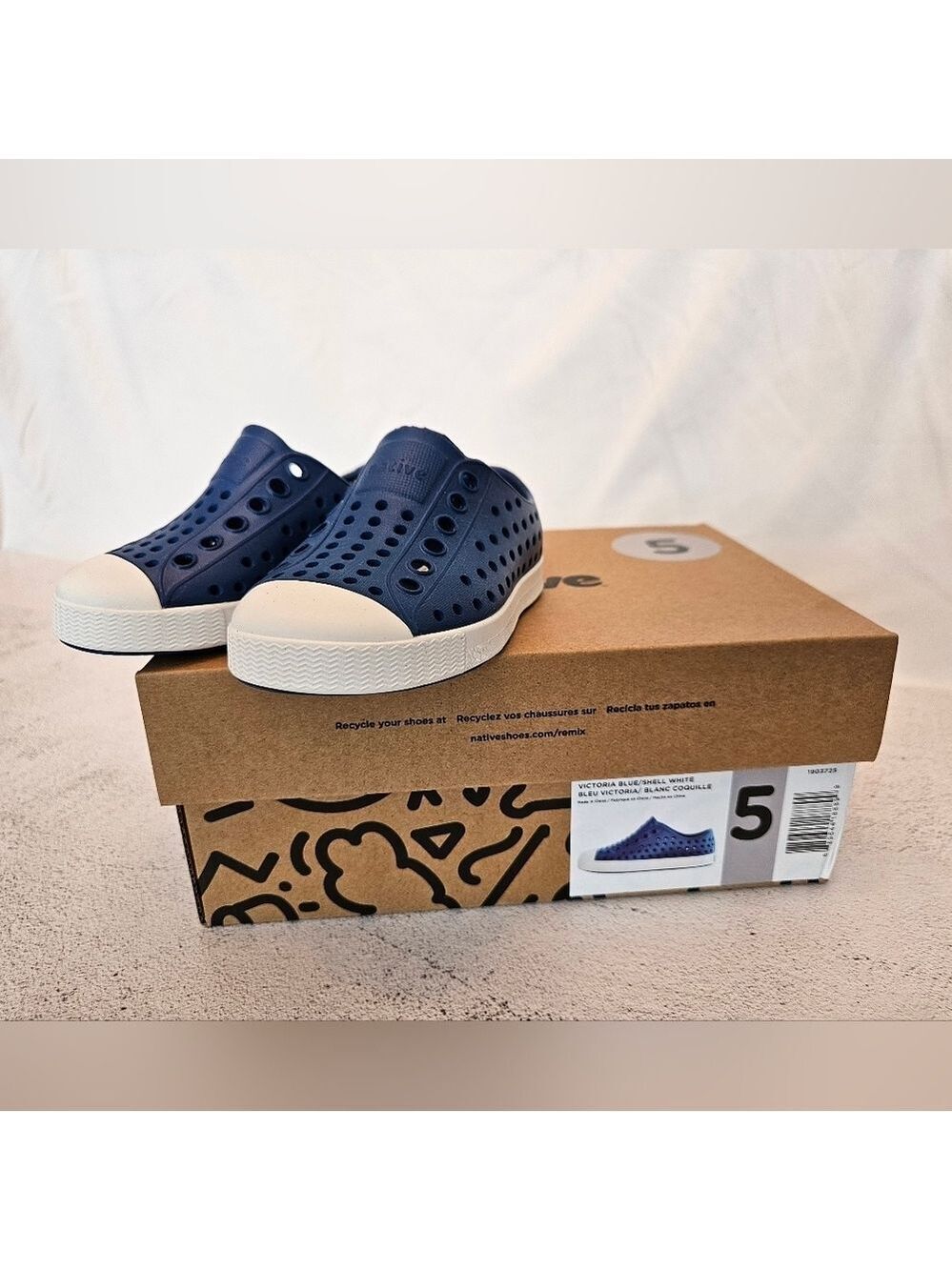 Native Jefferson Kids Navy Slip-On Shoes, New in Box, Children's Size 5